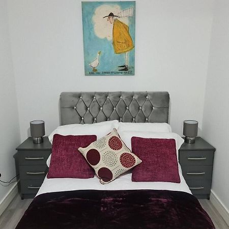 Sav Apartments - 2 Bed Cosy Flat Saffron เลสเตอร์ ภายนอก รูปภาพ