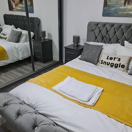 Sav Apartments - 2 Bed Cosy Flat Saffron เลสเตอร์ ภายนอก รูปภาพ